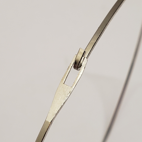 Minimalist Silvertone Thin Metal Choker - Picture 6 of 9